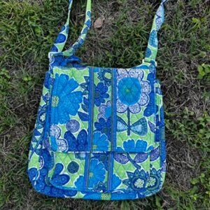 Vera Bradley crossbody purse in "Doodle Daisy"